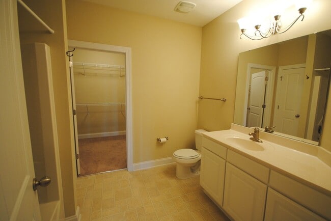 Building Photo - 200 Gateway Condos Dr