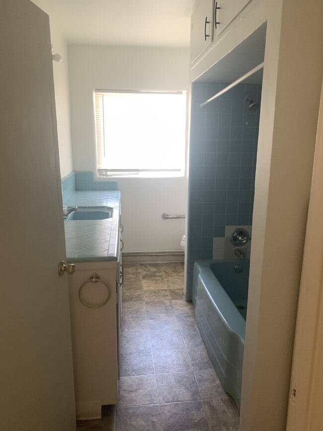 Building Photo - "Cozy Desert Oasis: Charming 2-Bed, 2-Bath...