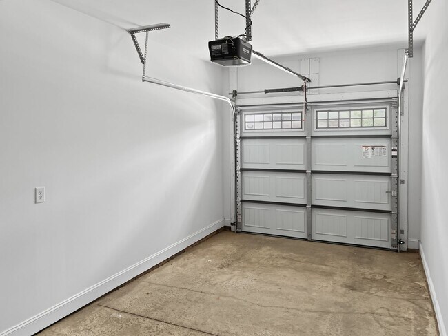 Building Photo - 1018 Bonanza Ln