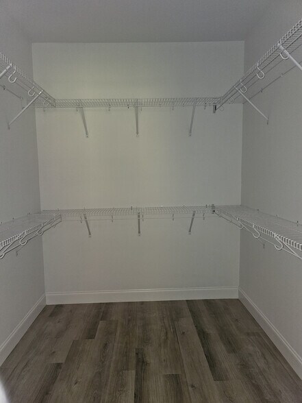 Building Photo - 305 Appian Dr