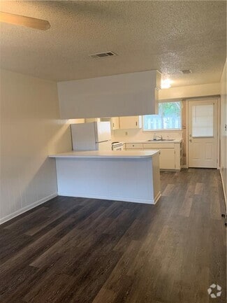 Building Photo - 908 Emile St