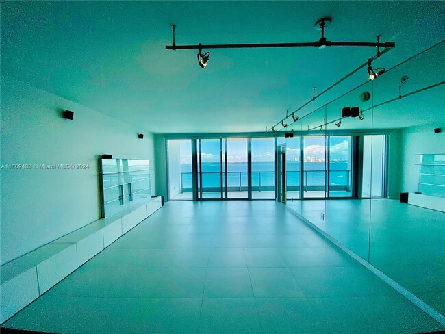 Building Photo - 1331 Brickell Bay Dr