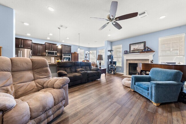 Building Photo - Spacious 5-Bedroom Home with Granite Count...