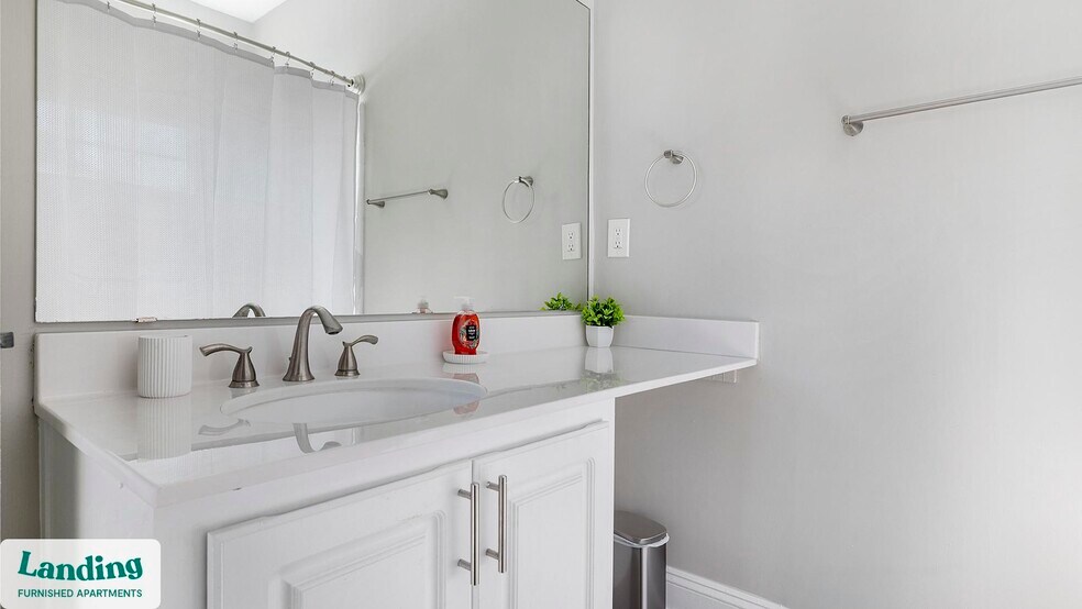 Building Photo - 100 Crossing Blvd