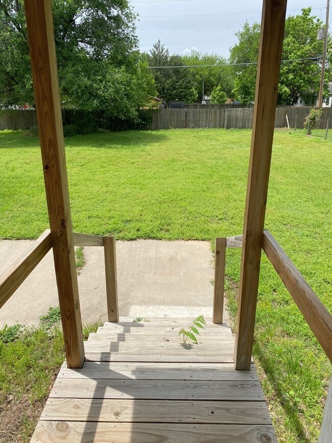 Building Photo - 2 Bedroom Bungalow Home