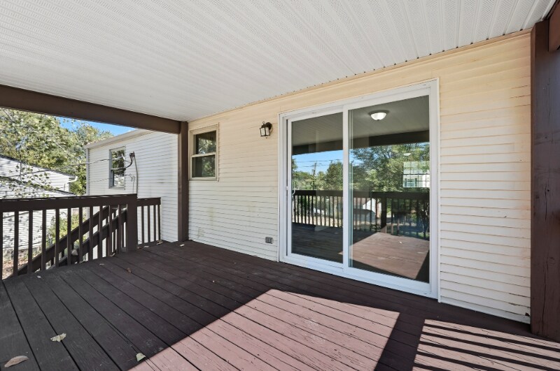 Building Photo - 7 Waterside Way