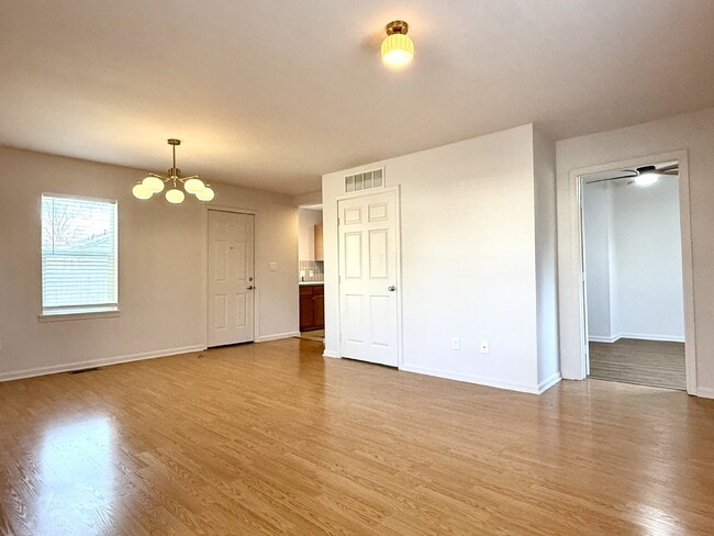 Building Photo - 2 Bed, 2 Bath Pre-Leasing 2026! Will Hold till 5/15/2026!