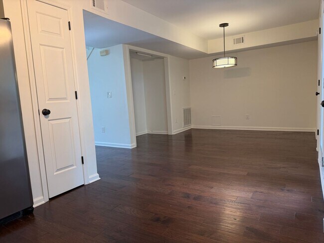 Building Photo - 303 Norvich Ct