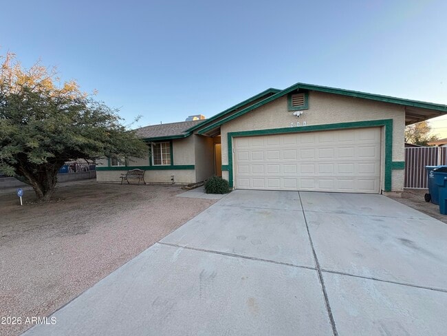 Building Photo - 551 W 21st Ave