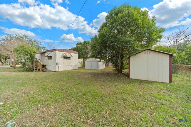 Building Photo - 1506 Honeysuckle Ln