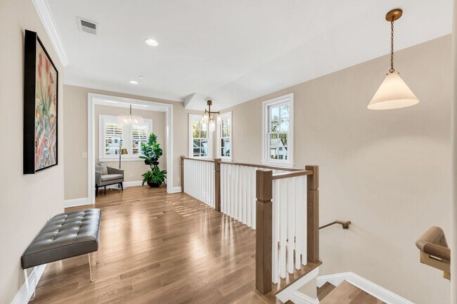Building Photo - Franklin Gem Walking Distance to Downtown!