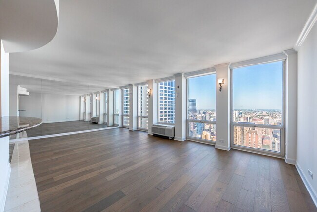 Building Photo - 111 E Chestnut St