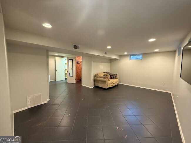 Building Photo - 9695 N Pond Cir