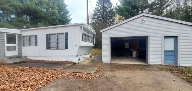 Building Photo - 1 Bedroom Mobile Home on 1 acre lot close to Tart Trail Leelanu Coutny