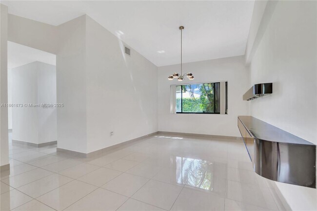 Building Photo - 4585 SW 87th Ave