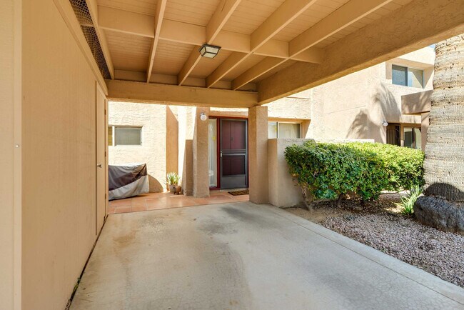 Building Photo - 445 S Desert Palm