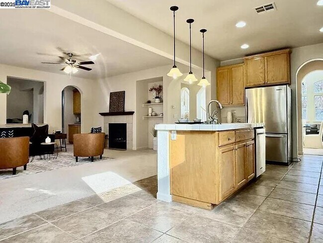 Building Photo - 3017 Roslyn Dr