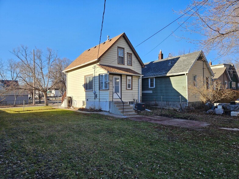 Building Photo - 870 Galtier St
