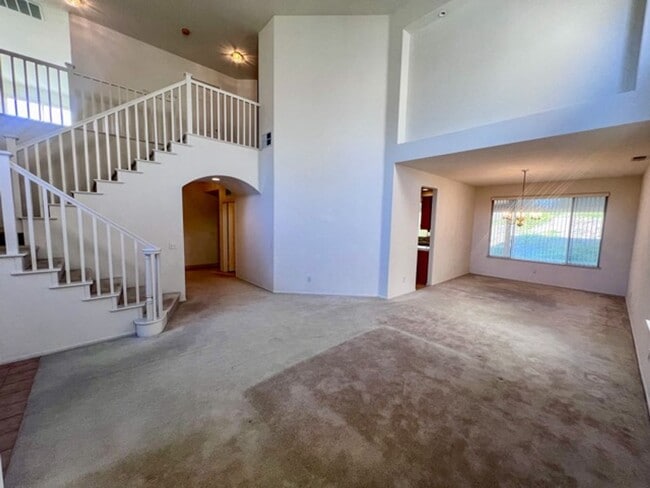 Building Photo - Large 4 bedroom Murrieta home with a loft ...