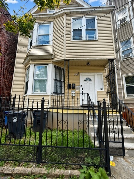 Building Photo - 308 7th Ave W