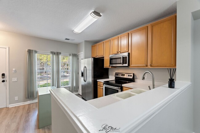 Building Photo - For rent Lake Mary townhouse 2Beth 2.5 bath