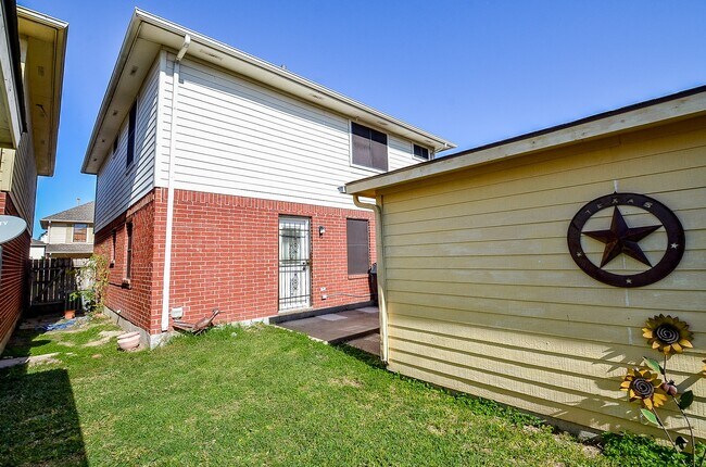 Building Photo - 13837 Purplemartin St