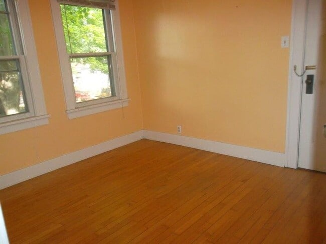 Building Photo - 1108 E Johnson St