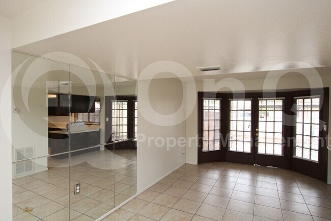 Building Photo - 6134 N 30th Ave