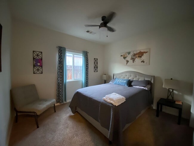 Building Photo - Affordable 3 BD 2 BA house in SE Bakersfield Near Union Ave & Berkshire Road