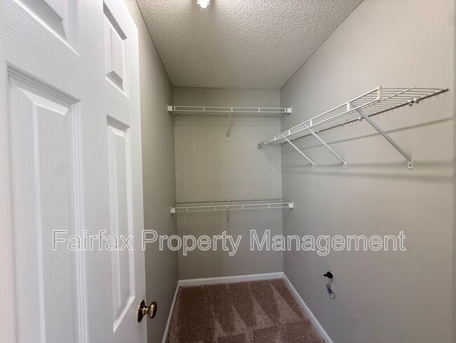 Building Photo - 2508 Lilymount Dr