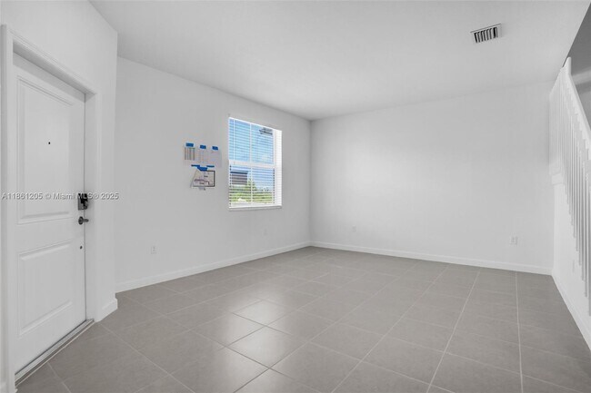 Building Photo - 2664 SE 28th St