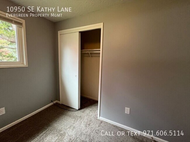 Building Photo - 10950 SE Kathy Ln