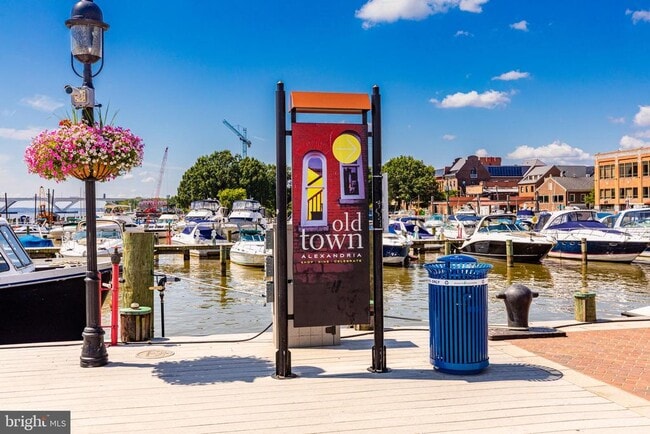 Building Photo - 1437 Duke St