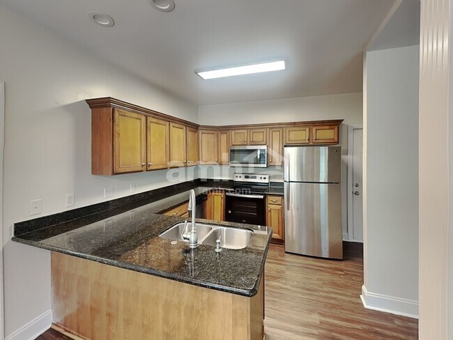 Building Photo - 447 Titans Cir