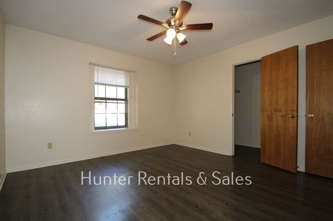 Building Photo - Country Trails Classic!