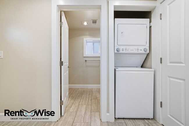 Building Photo - Chestnut Garden Patio Apartments