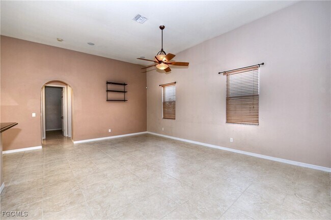 Building Photo - 522 SE 13th St