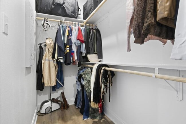 Building Photo - 1049 Stella Rd