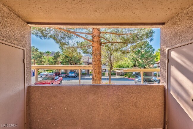 Building Photo - 231 W Horizon Ridge Pkwy