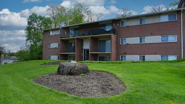 Building Photo - 1663 N Forest Park Ave