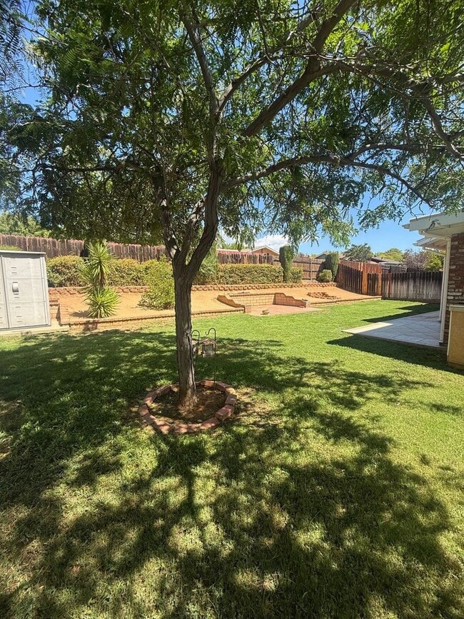 Building Photo - Peacock Valley HOA 2 Bedroom 1 Bathroom 55...