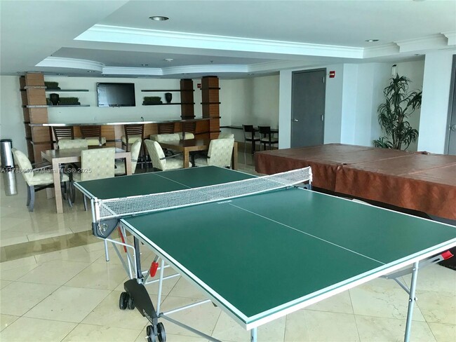 Building Photo - 1155 Brickell Bay Dr
