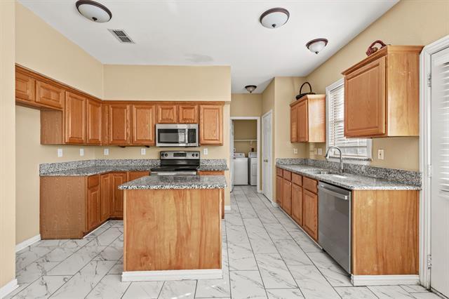 Building Photo - 2909 Misty Valley Dr