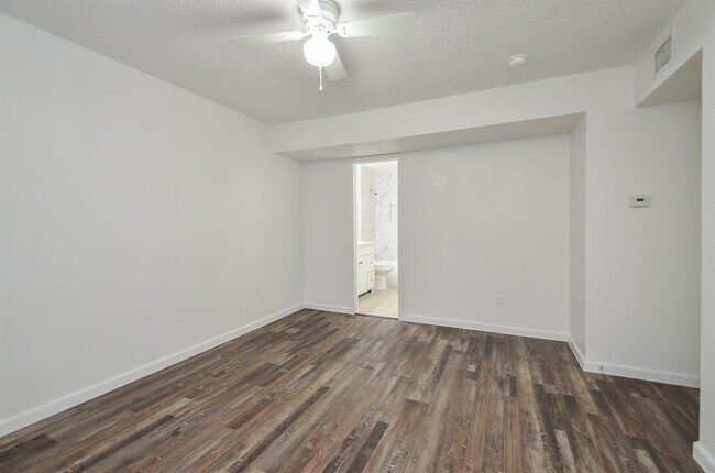 Building Photo - 10001 Westpark Dr