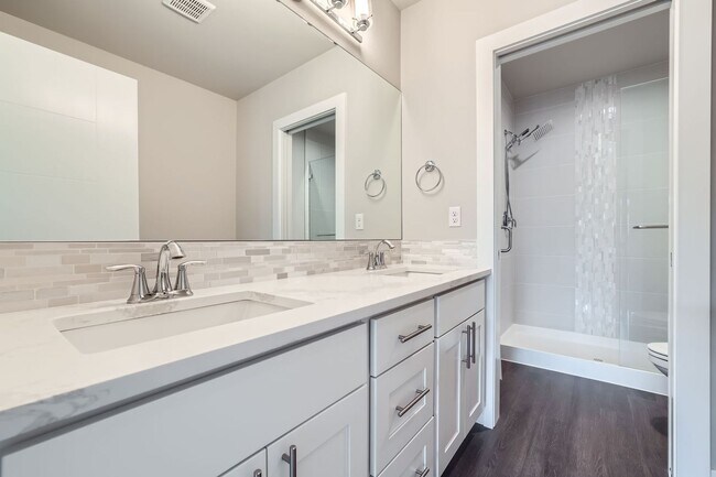Building Photo - New Construction!  Spacious Modern Townhome in Edmonds.