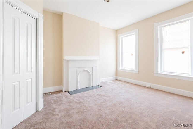 Building Photo - 623 St James St