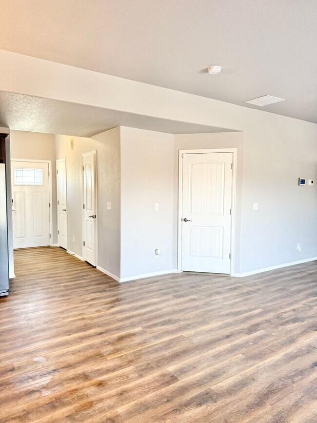 Building Photo - Like New home on Sweetwater for rent!