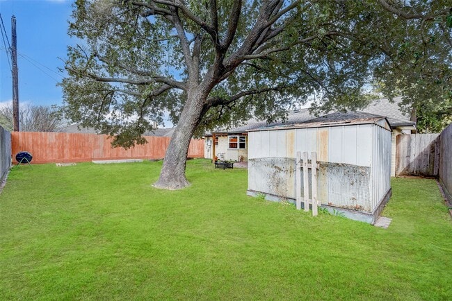 Building Photo - 5911 Chrystell Ln