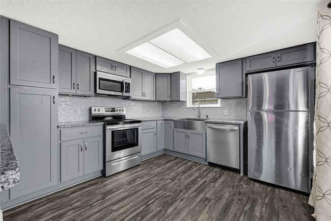 Building Photo - 1803 Flamingo Dr