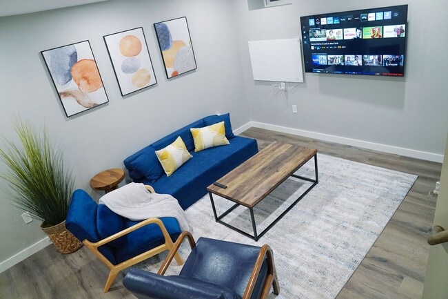 Building Photo - Modern, new construction in Williamstown!